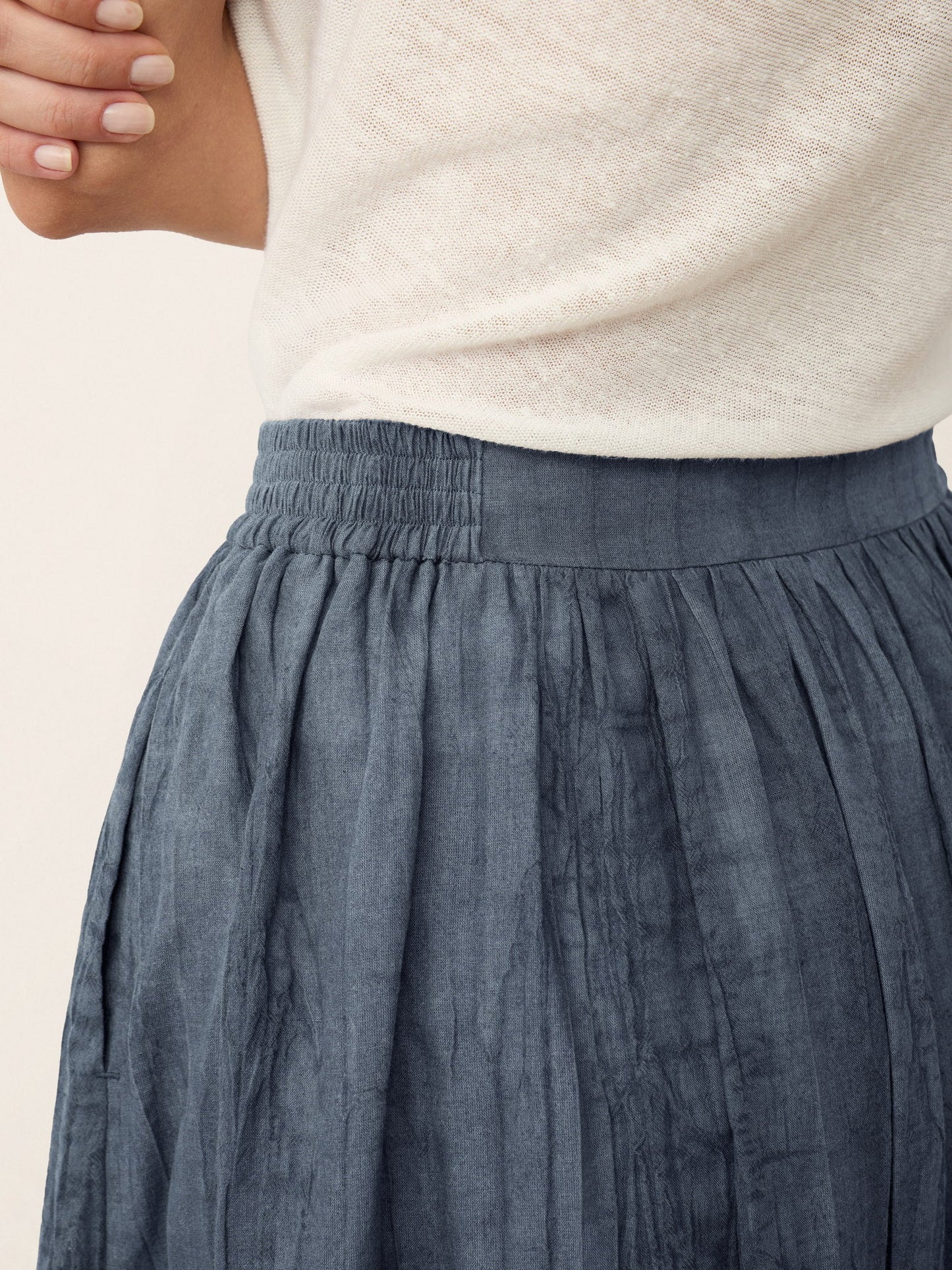 Lyocell Textured Pleated Waist A-Line Midi Skirt – Rosamund